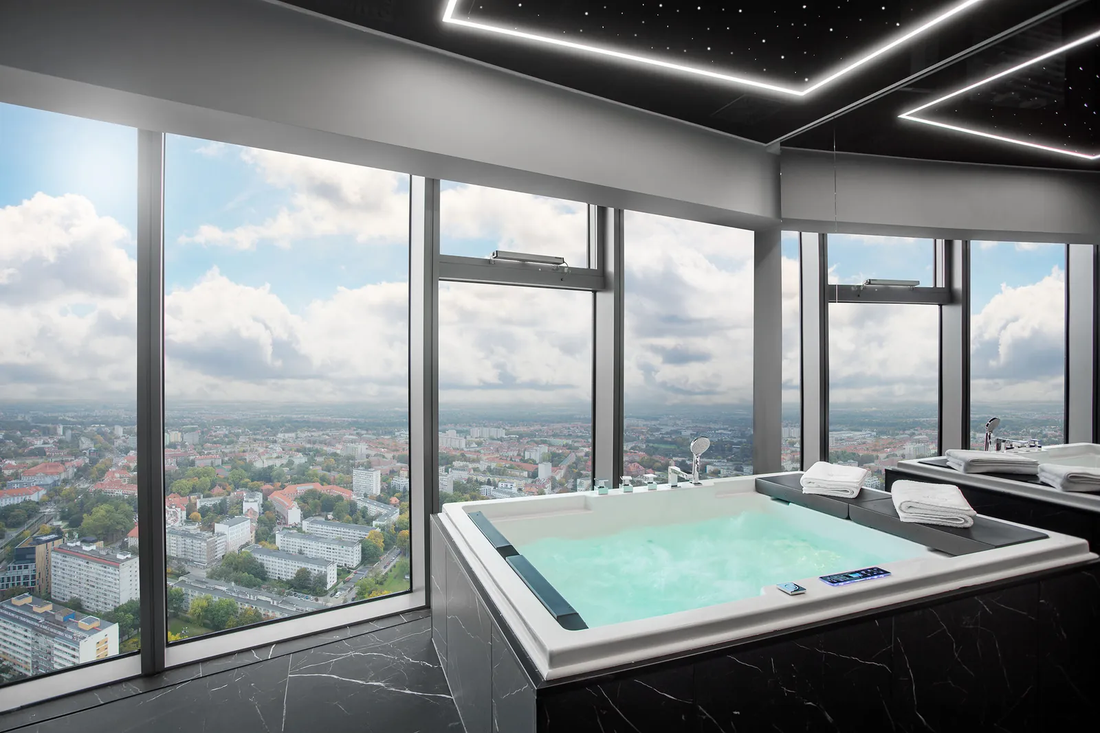 Deluxe z jacuzzi — zdjęcie 2