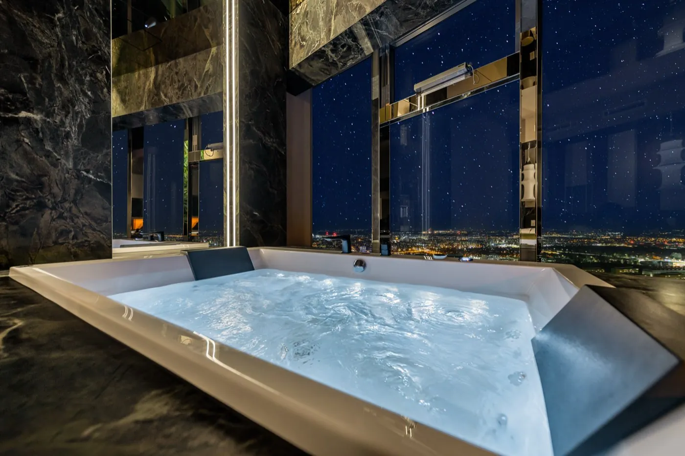 Apartament Prezydencki z jacuzzi — 39. piętro