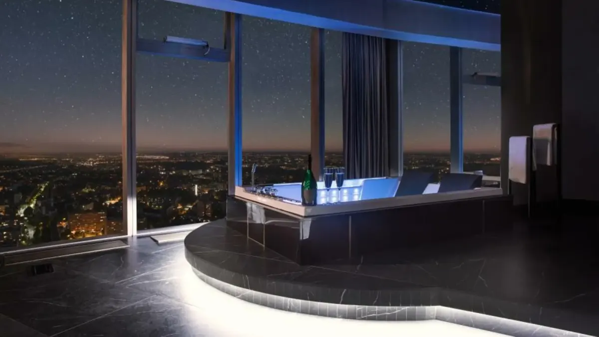 Vířivka s večerním výhledem na Vratislav - apartmán Deluxe, In The Sky Apartments ve Sky Tower