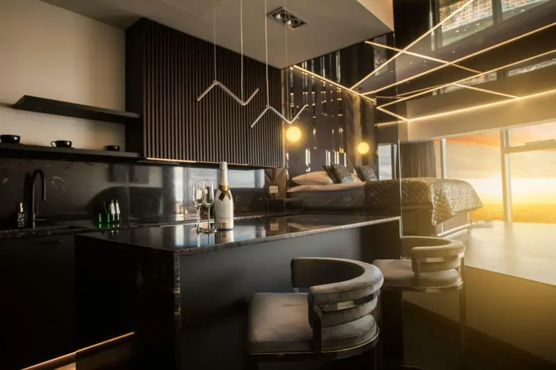Deluxe apartment with jacuzzi and a view of the Market Square, Sky Tower Wrocław