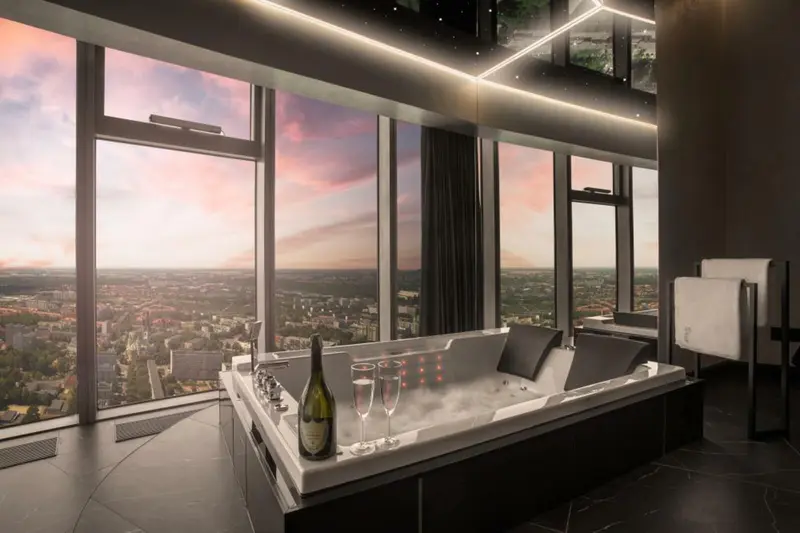 Deluxe apartment with jacuzzi, 35th floor, Sky Tower Wrocław