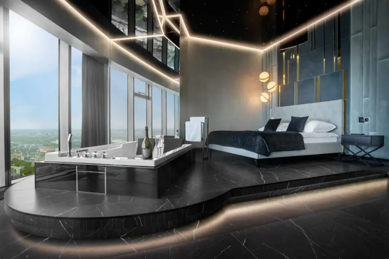 Deluxe apartment with jacuzzi, 35th floor, Sky Tower Wrocław