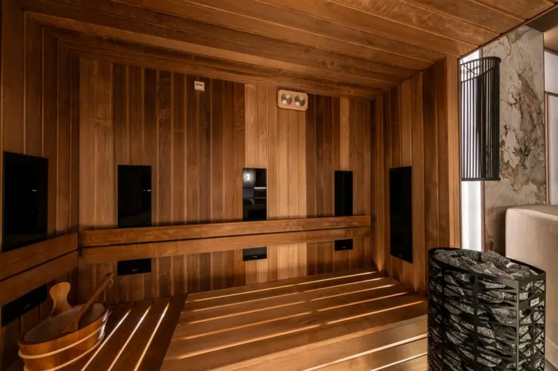 “Tokio” apartment with sauna and jacuzzi, Sky Tower Wrocław