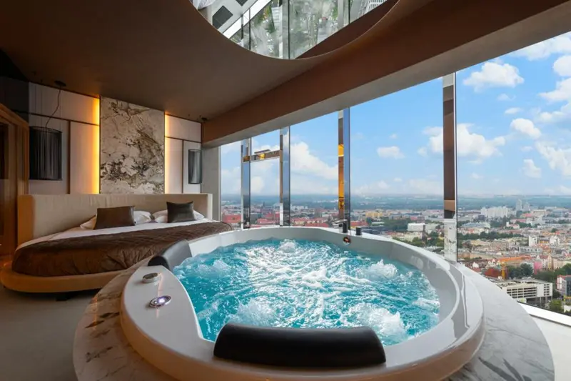 “Tokio” apartment with sauna and jacuzzi, Sky Tower Wrocław