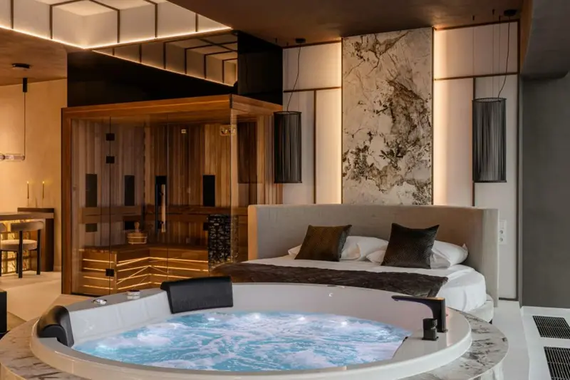 “Tokio” apartment with sauna and jacuzzi, Sky Tower Wrocław