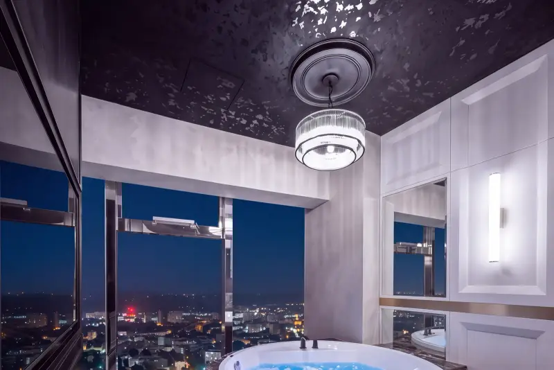 “Paris” apartment with jacuzzi, Sky Tower Wrocław