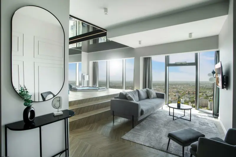 Deluxe apartment with jacuzzi, Sky Tower Wrocław