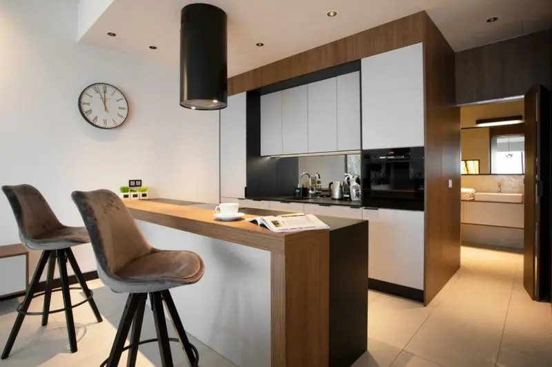 Deluxe apartment with a bathtub by the window, Sky Tower Wrocław