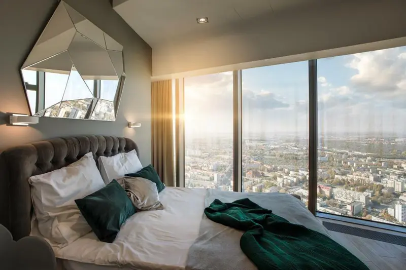 Executive Suite apartment with a bathtub in the room, Sky Tower Wrocław