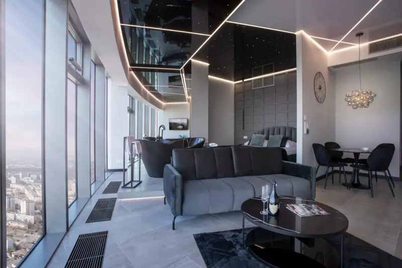 Executive Suite apartment with a freestanding bathtub, Sky Tower Wrocław
