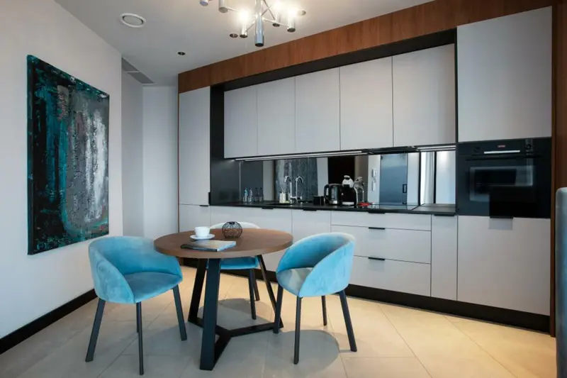 Studio with a king-size bed, Sky Tower Wrocław