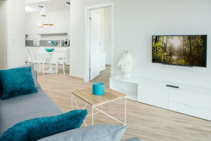 Suite apartment with a king-size bed, Sky Tower Wrocław