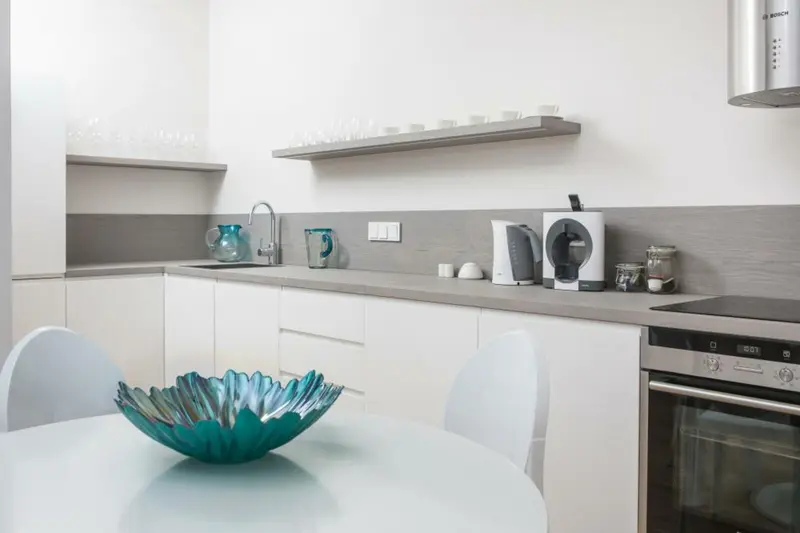 Suite apartment with a king-size bed, Sky Tower Wrocław