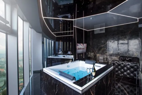 Jacuzzi by the window on the 36th floor