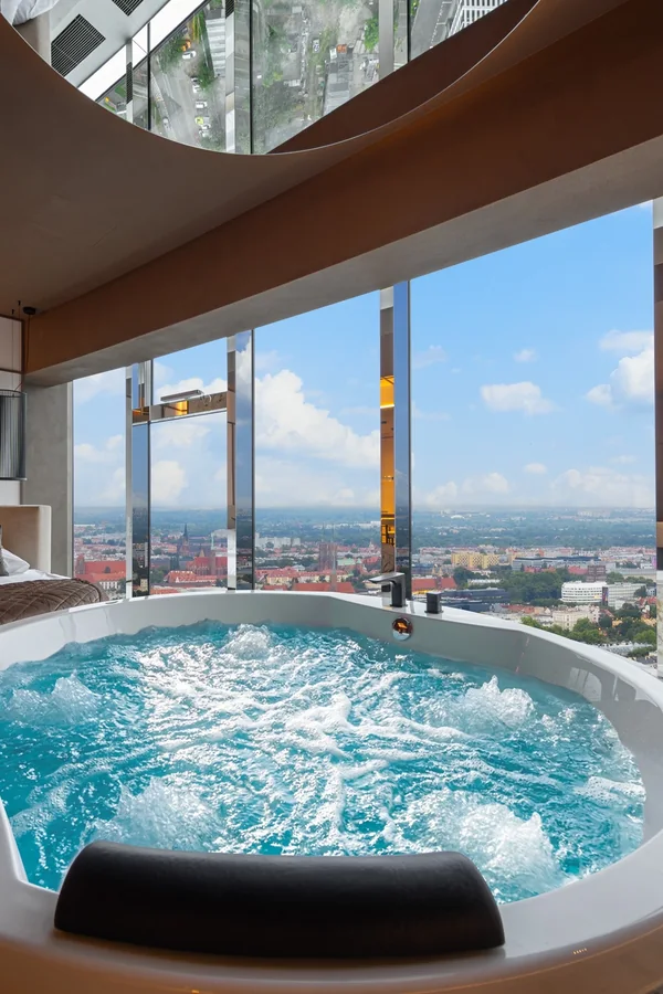 Apartament Tokio: jacuzzi z panoramą Wrocławia w Sky Tower