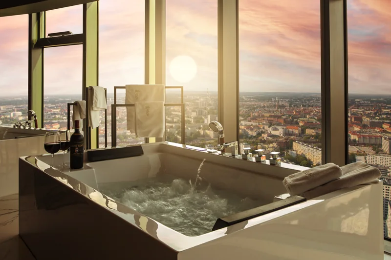 Apartament Superior: jacuzzi z panoramą Wrocławia o zachodzie słońca